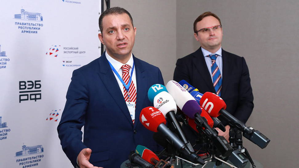 Armenia y Rusia firman acuerdo económico en pleno auge