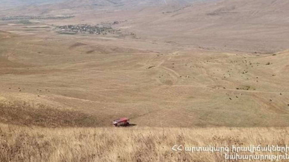 Militares azeríes queman pastizales en Armenia