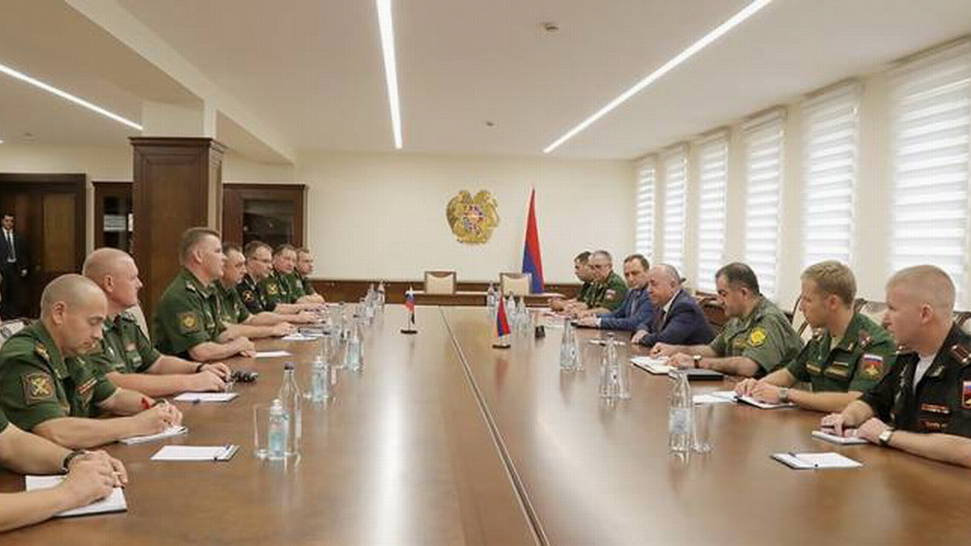 Moscú discute la modernización de las fuerzas armadas de Armenia