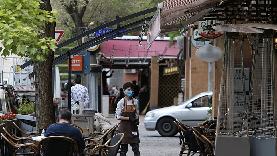 Armenia prohíbe visitas a lugares públicos sin vacunación o PCR