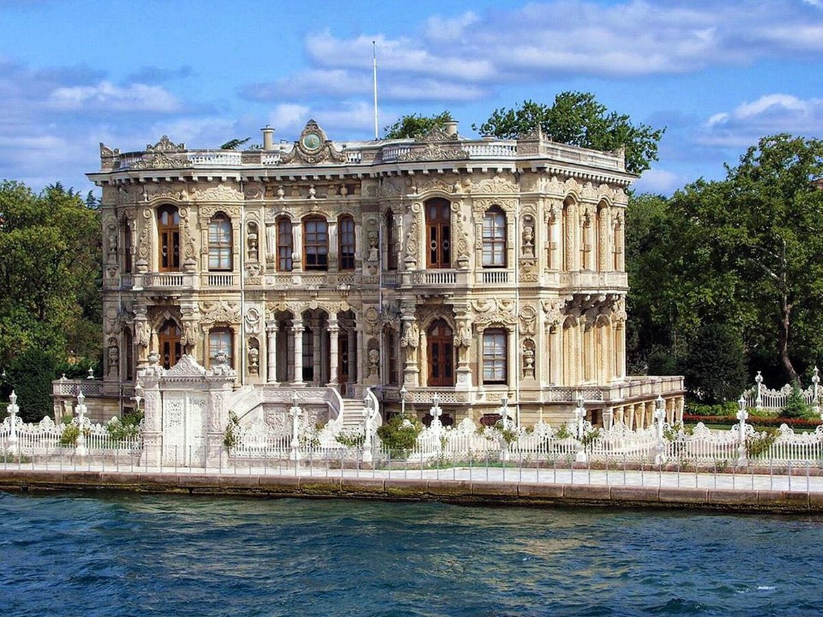 Obra de los arquitectos armenios Balyan: 