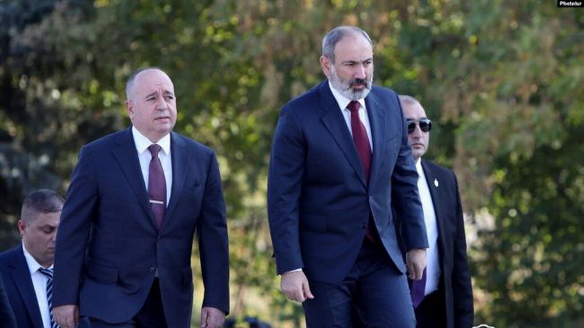 Pashinyan acusó al exministro de Defensa de irresponsabilidad durante la escalada en la frontera