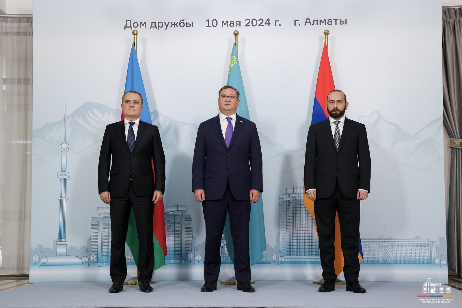 En Almaty termina la primero de dos reuniones entre los cancilleres de Armenia y Azerbaiyán