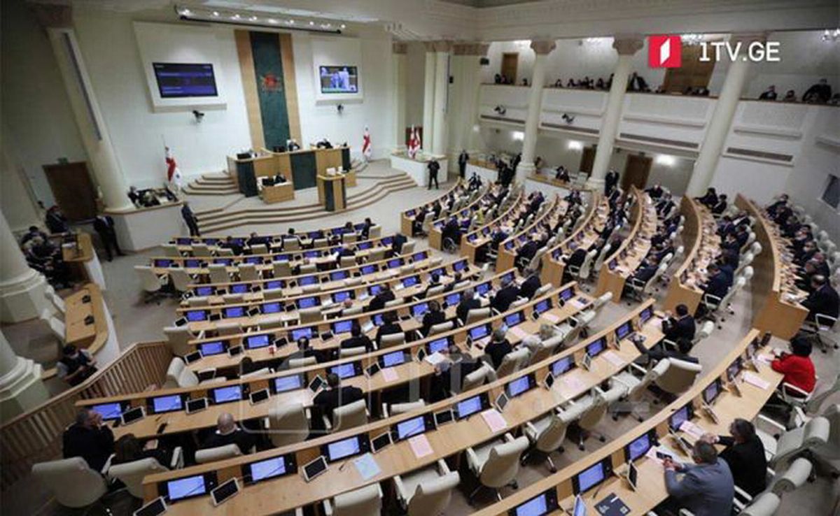 El Parlamento de Georgia aprobó hoy, 14 de mayo, en tercera lectura, el proyecto de ley “Sobre la transparencia de la influencia extranjera”.