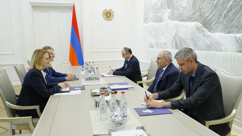 Armenia busca atraer inversiones alemanas: reunión de Pashinyan con la Embajadora de Alemania