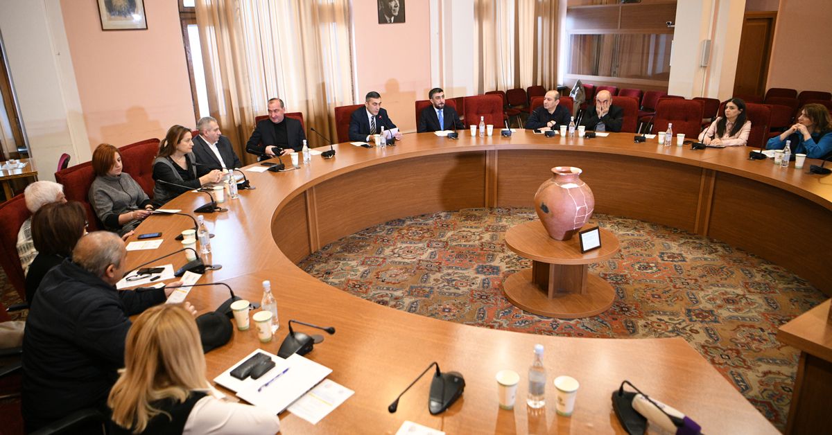 Conferencia "De la indigenización a los refugiados" destaca el carácter armenio de Shirván, Gardman y Najicheván