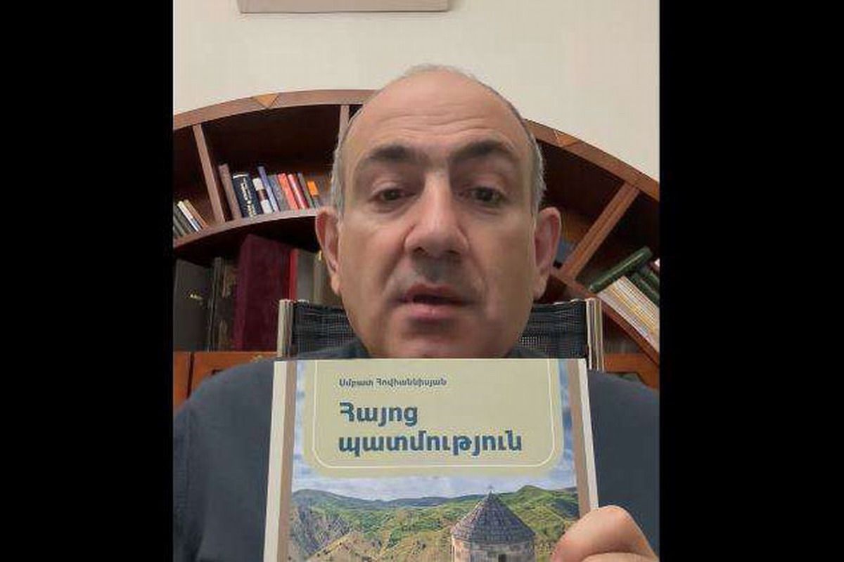 Pashinyan apoya el cambio de nombre del libro de texto "Historia armenia" para séptimo grado a "Historia de Armenia"