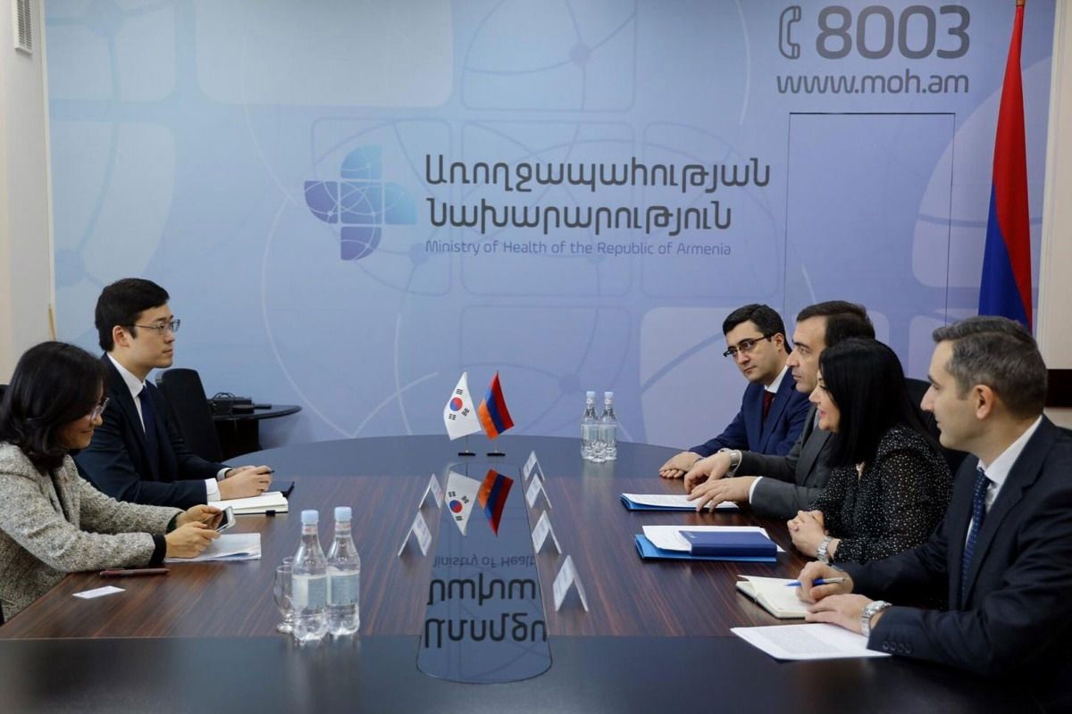 Corea dona ambulancias Armenia