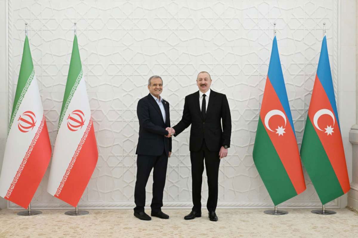 Pezeshkian Bakú transmitió