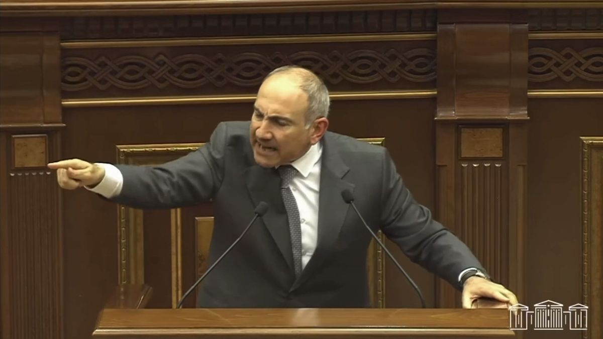 Pashinyan Armenia prensa