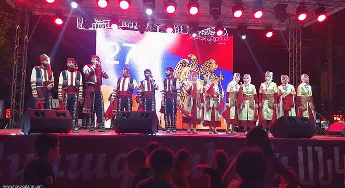 Veradardz Munzur bandera armenia