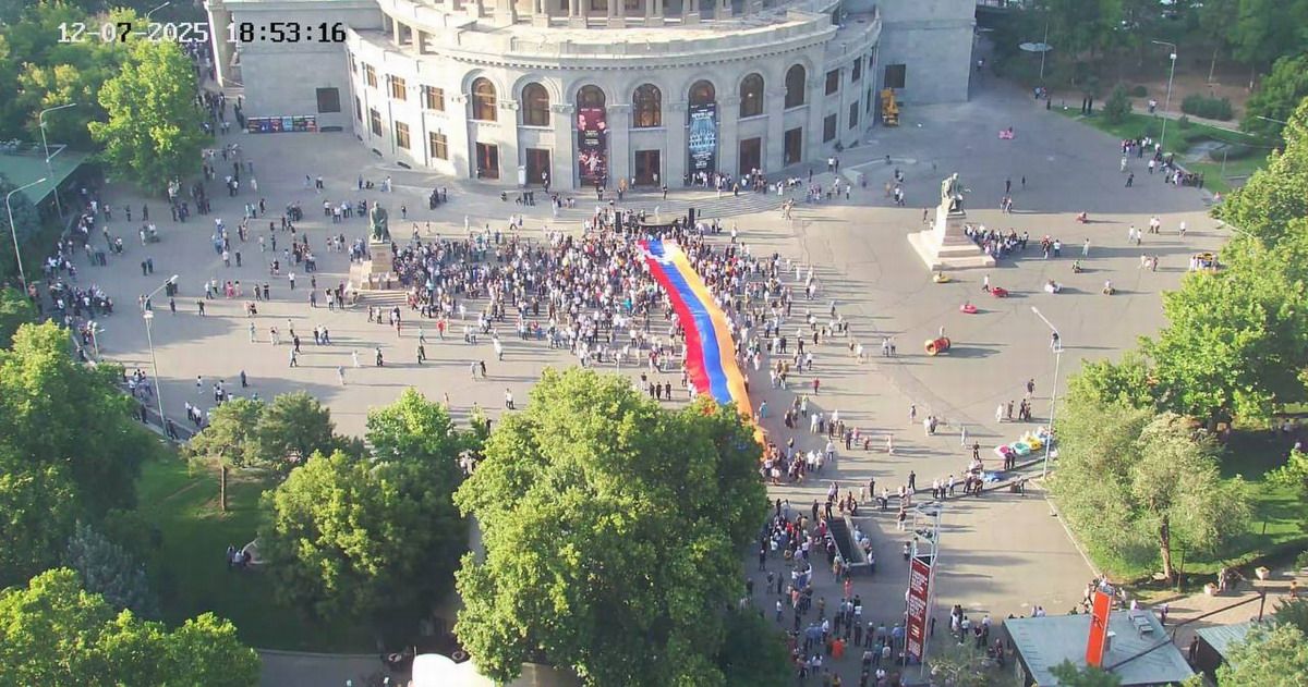 Poca concurrencia protesta desplazados Artsaj