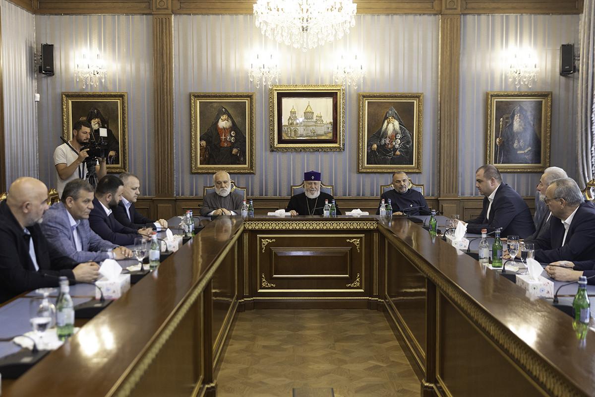 karekin artsaj refugiados