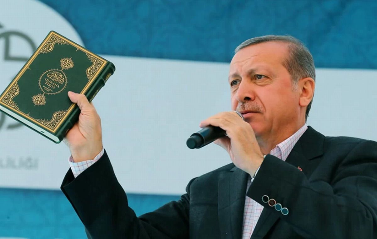 Turquía califica a los cristianos como “amenaza a la seguridad nacional” para expulsarlos, alerta organización de derechos humanos