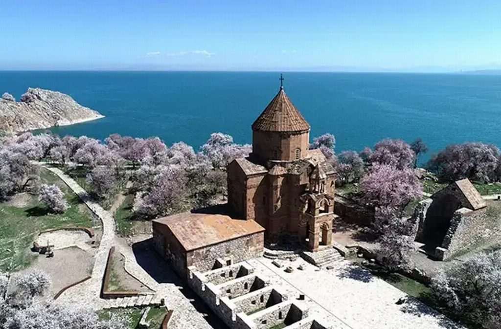 van iglesia armenia akdamar
