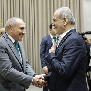 Pezeshkian anuncia negociaciones con Armenia para elaborar un documento de cooperación estratégica