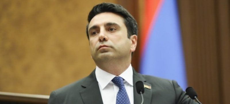 Alen Simonyan está vinculado a empresas que obtienen contratos millonarios