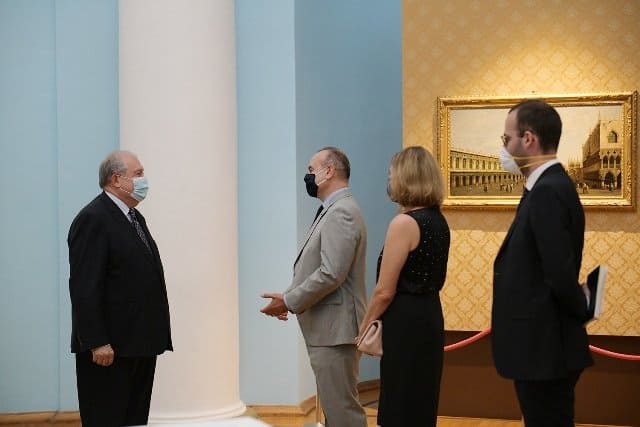 Una exposición de ejemplos únicos de arte italiano se inauguró en la residencia del presidente de Armenia el jueves. Según informó el servicio de prensa del jefe de Estado, la exposición fue organizada bajo el alto patrocinio de los presidentes de Armenia e Italia.