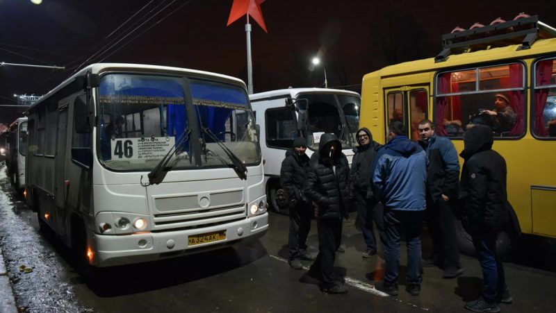 Armenios abandonan Ucrania mientras continúa la guerra
