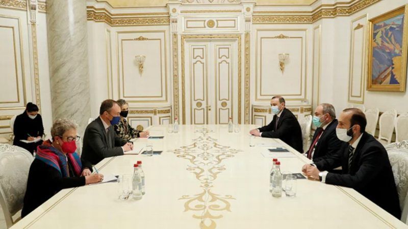 Pashinyan y Klaar discutieron cuestiones regionales