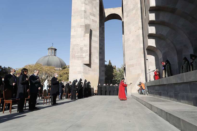 Misa en Iglesias armenias del mundo por los muertos en Artsaj