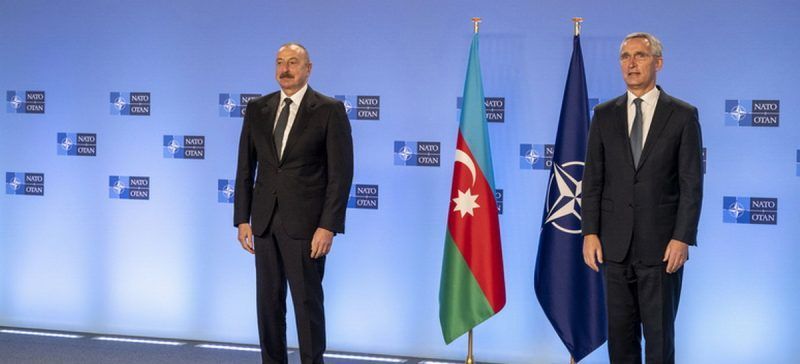 Stoltenberg : La OTAN no toma partido entre Bakú y Ereván