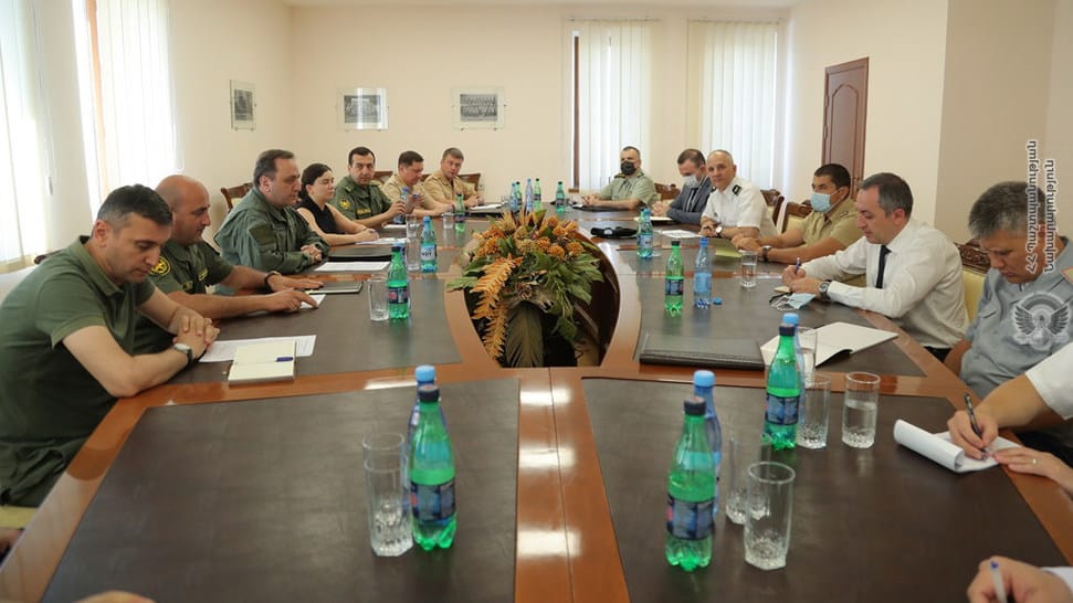 Agregados militares informados sobre la situación en frontera Armenia y Azerbaiyán