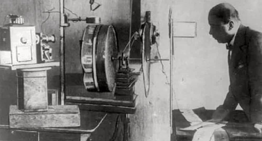 Hovhannes Adamyan. El científico que coloreó al mundo