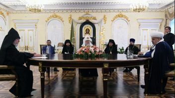 "No asociar religión con guerra" pidió Kirill a Garegin II y Pashazade