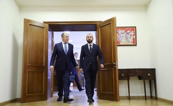 Occidente no podrá enemistar a Rusia y Armenia - Lavrov