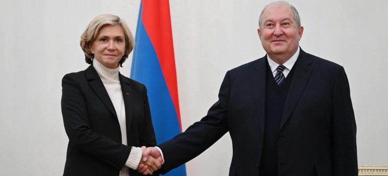 El martes 21 de diciembre, el presidente armenio, Armen Sargsyan, se reunió con la candidata Valerie Pécresse,