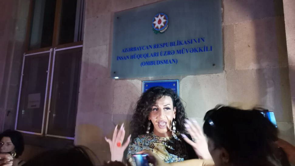 Popular racista de Azerbaiyán pide 'eliminar' a las personas trans del país