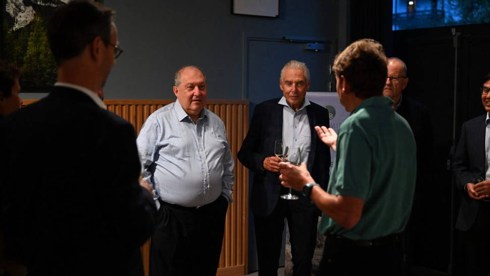 Sargsyan mantuvo reunió con CEOs de empresas internacionales