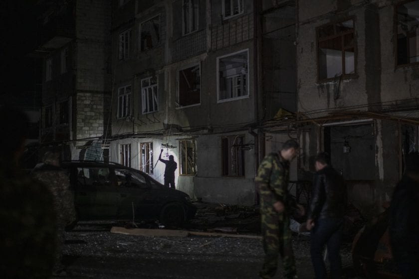 La lucha en Nagorno-Karabaj terminó en un sexto día con ataques varios a la capital de Artsaj. En la ultima incursión, hubo un muerto y 4 heridos en el ataque con cohetes a Stepanakert por la noche