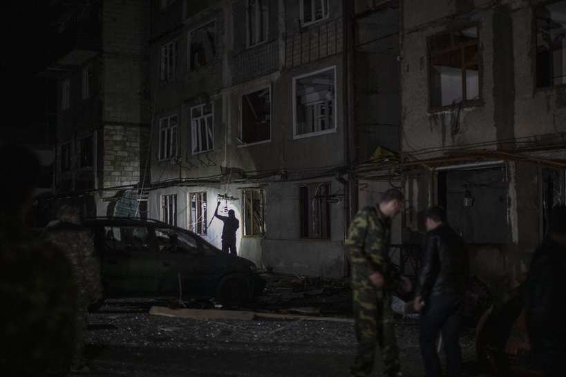 La lucha en Nagorno-Karabaj terminó en un sexto día con ataques varios a la capital de Artsaj. En la ultima incursión, hubo un muerto y 4 heridos en el ataque con cohetes a Stepanakert por la noche