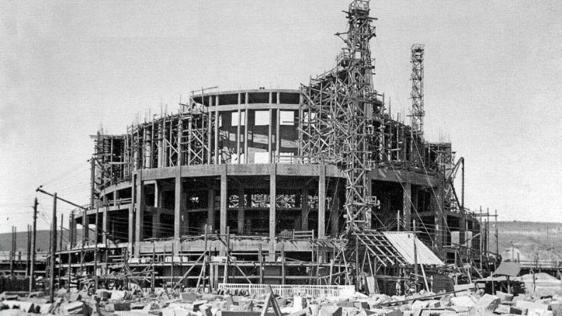 Inicio de la construcción del Teatro en Ereván
