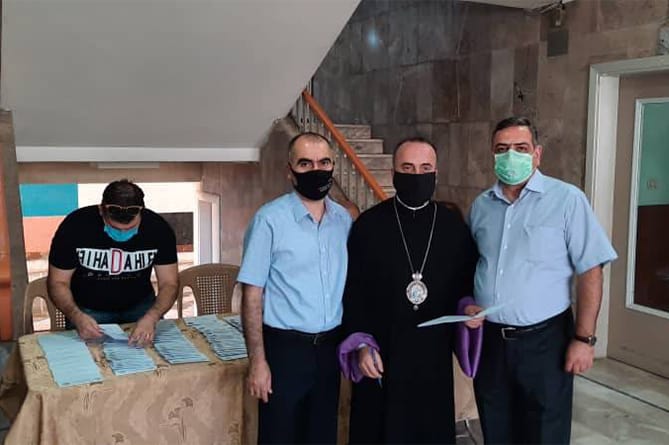 Embajador de Armenia Tigran Gevorgyan y el Jefe de la Diócesis de la Iglesia Apostólica Armenia de Damasco, el Arzobispo Armash Nalbandian