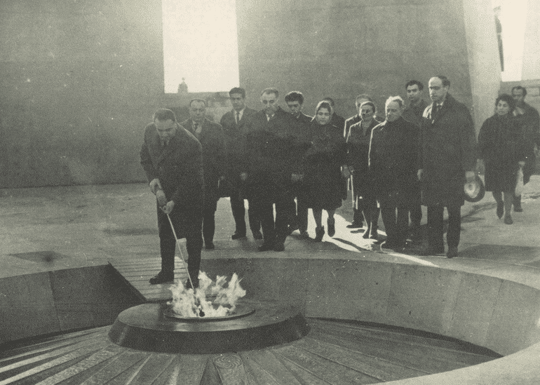 Hace 56 años se inauguraba el Memorial del Genocidio Armenio de Tsitsernakaberd