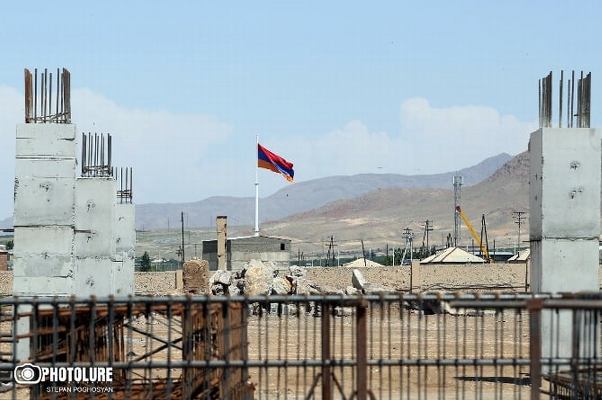 Militares de Azerbaiyán disparan otra vez contra personal de la planta Yeraskh en Armenia
