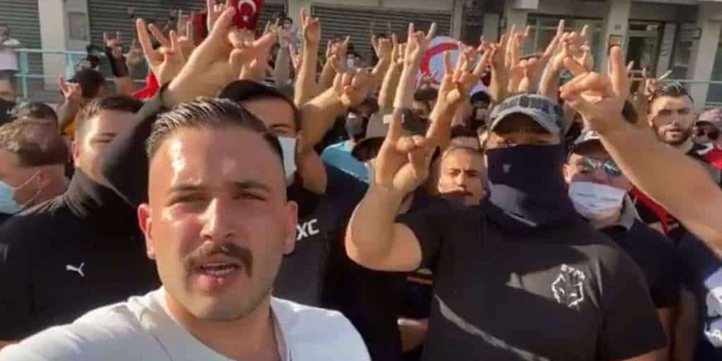 Turco es juzgado por incitar a la violencia contra armenios en Francia