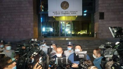 La justicia autorizó a la NSS de arrestar por dos meses al líder del partido "Armenia Próspera" (PAP) y empresario Gagik Tsarukyan, acusado de estafar al estado en pago de impuestos y de comprar votos en las ultimas elecciones.