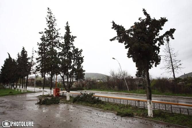 Un avión militar de Azerbaiyán acaba de disparar contra Martakert, como resultado de lo cual tres civiles murieron y también hay heridos, dijo el secretario de prensa del presidente de Artsakh, Vahram Poghosyan.