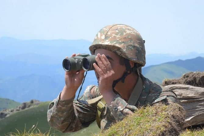 A última hora de esta noche, el Ministerio de Relaciones Exteriores de Armenia anunció inesperadamente que la República de Armenia y la República de Azerbaiyán habían acordado una tregua humanitaria que entraría en vigor a la medianoche hora local del 18 de octubre.