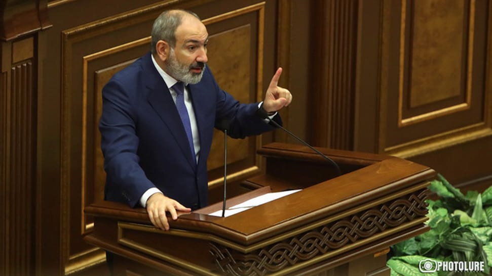 Pashinyan acusó a Bakú de interrumpir la agenda de paz