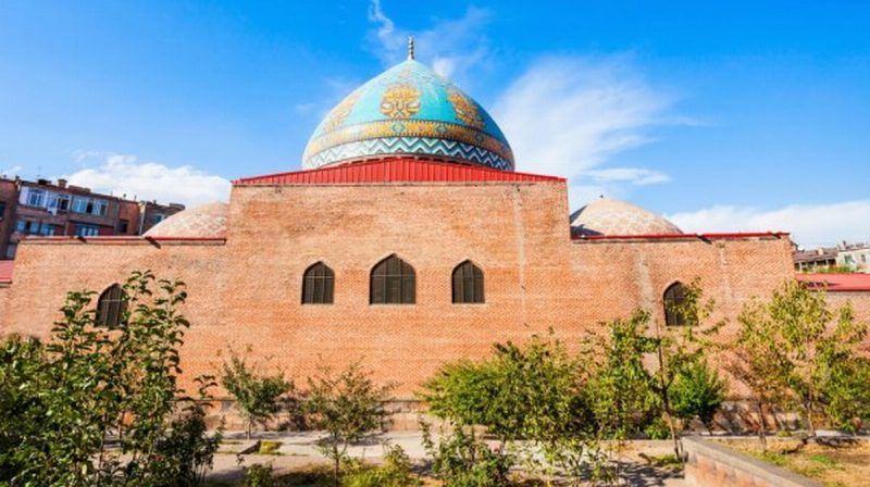 Irán responde provocación azerí sobre la Mezquita Azul en Ereván