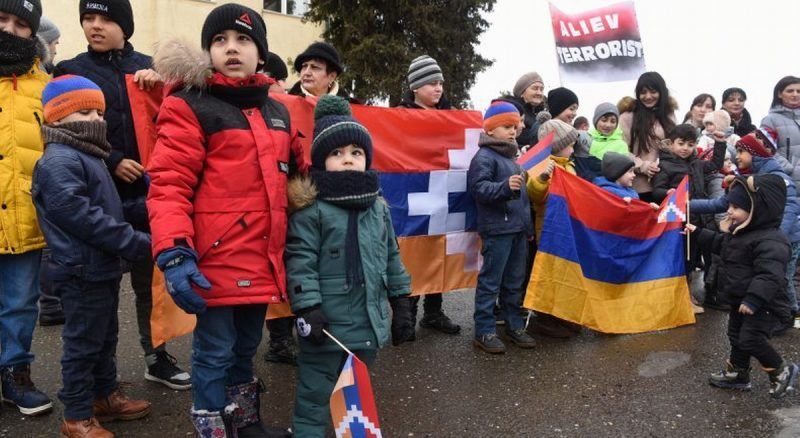 Azerbaiyán invade pueblo de Artsaj y aún no se retira
