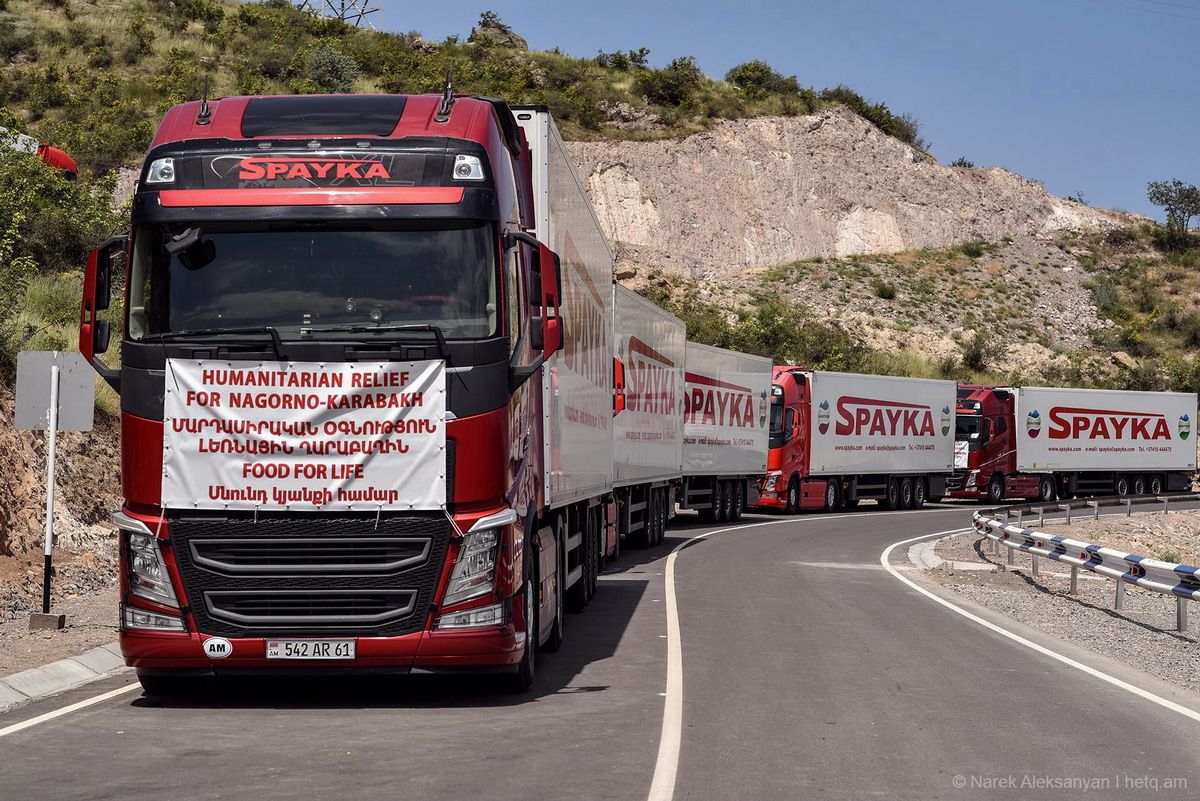convoy humanitario de 23 camiones