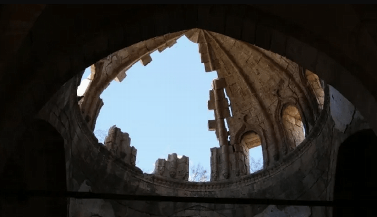 Cae la cúpula de la iglesia armenia abandonada en Urfa