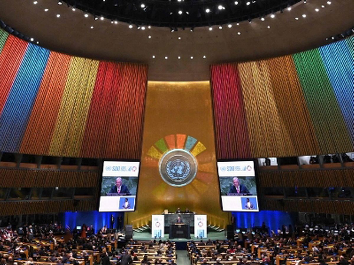 Erdogan confundió los colores de la ONU con los colores de la bandera LGBT