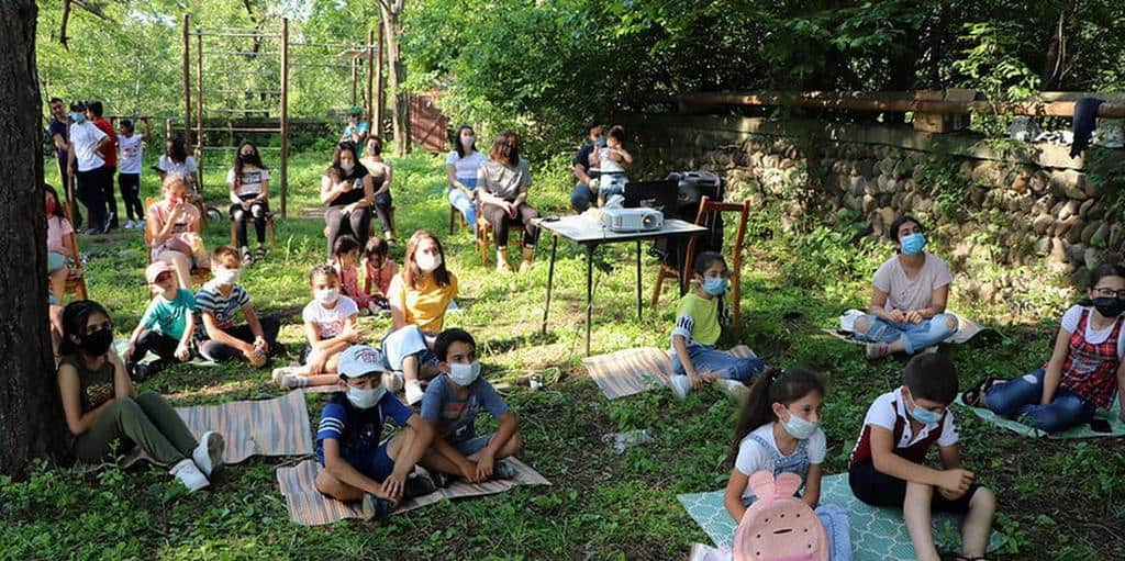 El cine al aire libre Dsegh